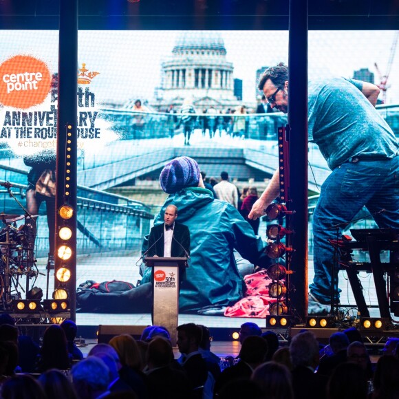 Le prince William, duc de Cambridge prononce un discours lors d'un gala à l'occasion du 50ème anniversaire de Centrepoint, à la Roundhouse de Camden, dans le nord de Londres, le 13 novembre 2019.