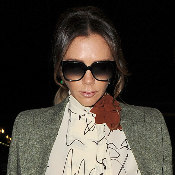 Victoria Beckham est de retour à Londres après un saut de puce à Paris le 15 novembre 2019.