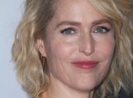 Gillian Anderson, sublime au bras de son compagnon Peter Morgan pour "The Crown"