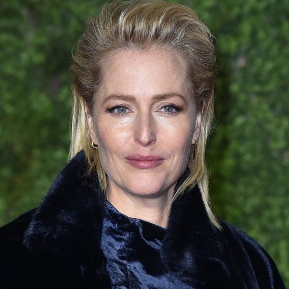 Gillian Anderson - Les célébrités lors de l'avant-première de la troisième saison de la série "The Crown" à Londres, le 13 novembre 2019.