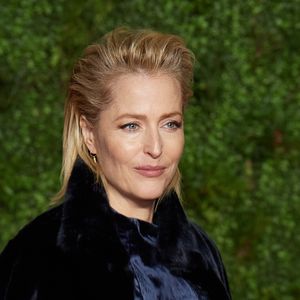 Gillian Anderson - Les célébrités lors de l'avant-première de la troisième saison de la série "The Crown" à Londres, le 13 novembre 2019.