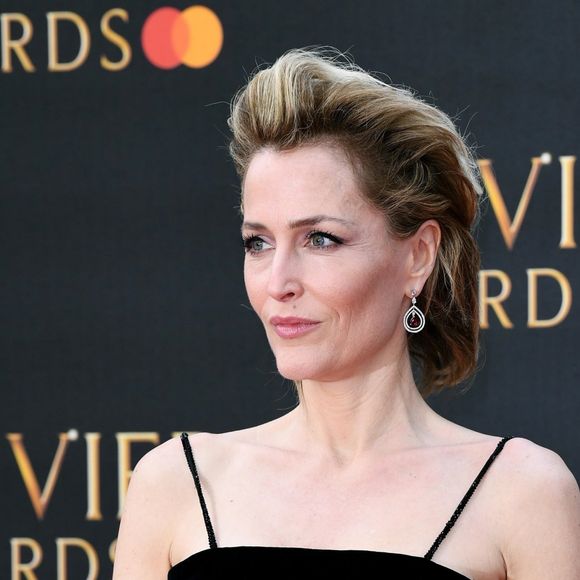 Gillian Anderson lors de la soirée des "Olivier Awards" au Royal Albert Hall à Londres, Royaume-Uni, le 7 avril 2019.