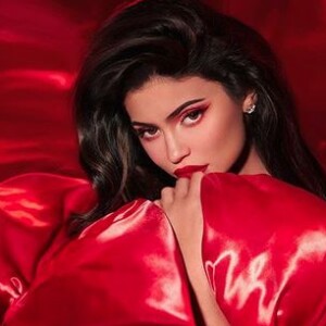 Kylie Jenner lance la collection de fin d'année de Kylie Cosmetics. Novembre 2019.