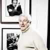 Le photographe anglais Terry O'Neill pose à la Photogallery à Stockholm, le 8 mai 2014, à l'occasion de son exposition.