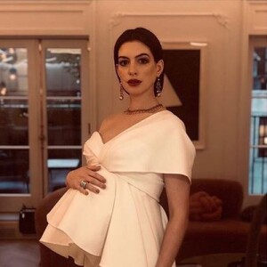 Anne Hathaway, enceinte de son deuxième enfant. Octobre 2019.