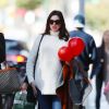 Exclusif - Anne Hathaway, enceinte à New York le 13 octobre 2019.