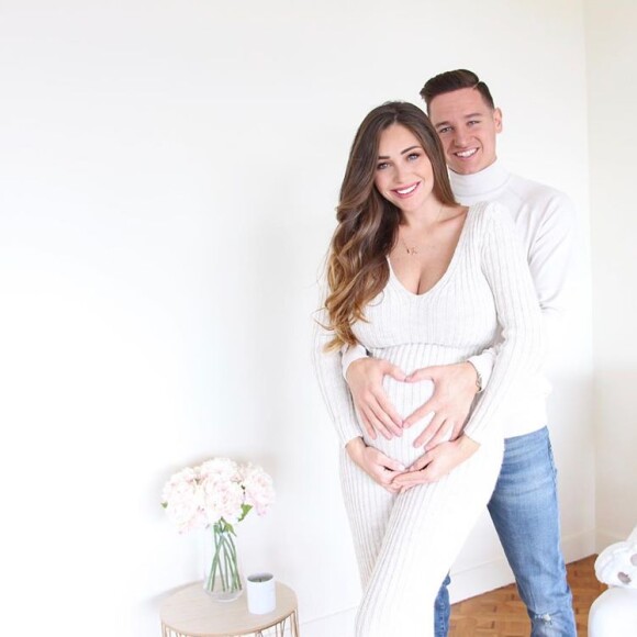 Charlotte Pirroni et Florian Thauvin sur Instagram. Annonce de sa première grossesse, le 7 novembre 2019.