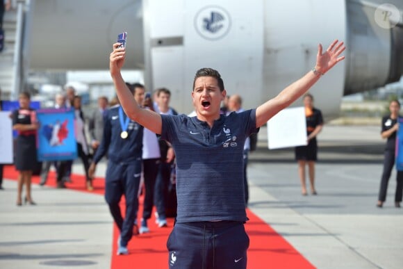 Florian Thauvin - Arrivées des joueurs de l'équipe de France de football à l'aéroport de Roissy au lendemain de leur victoire de la Coupe du Monde 2018 en Russie. Le 16 juillet 2018 © Giancarlo Gorassini / Bestimage