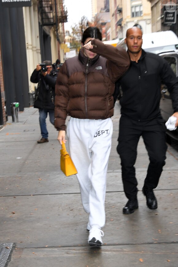 Kendall Jenner dans la rue à New York le 19 novembre 2019.