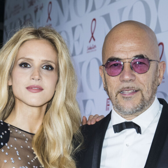 Pascal Obispo et sa femme Julie Hantson au photocall de la 17ème édition du "Dîner de la mode du Sidaction" au Pavillon d'Armenonville à Paris, France, le 24 janvier 2019. Depuis 2003, ce dîner permet de montrer l'engagement indéfectible du monde de la mode en faveur de la lutte contre le sida. © Olivier Borde/Bestimage