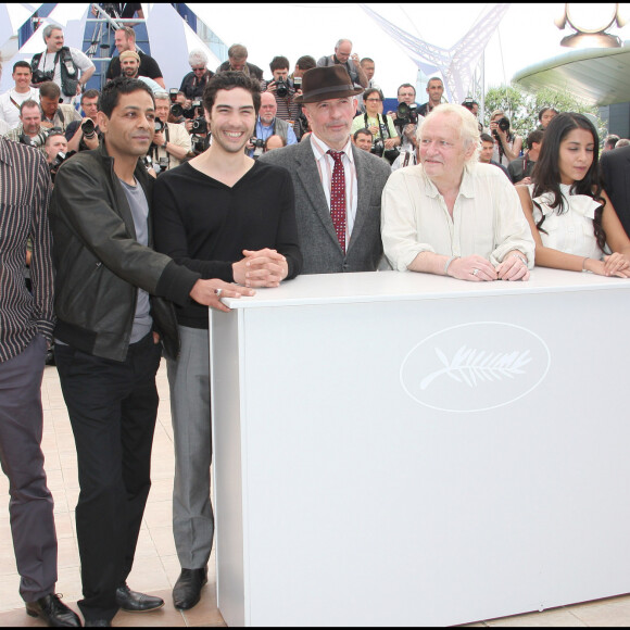 Reda Kadeb, Hichem Yacoubi, Tahar Rahim, Jacques Audiard, Niels Arestrup, Leïla Bekhti et Adel Belchief lors du photocall du film "Un prophète", 62e Festival de Cannes le 16 mai 2009.