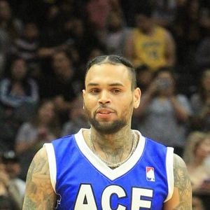 Chris Brown participe au Ace Family Basketball Charity au Staple Center à Los Angeles. le 29 juin 2019.