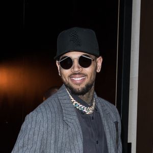 Chris Brown sort de l'hôtel Mandarin Oriental à Paris le 17 janvier 2019