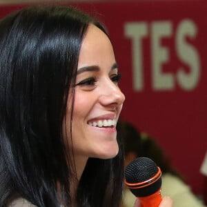 Exclusif - La chanteuse Alizée a donné de la voix pour se faire entendre des 109 élèves de 5ème qui participaient à la dictée ELA. Cette association de lutte contre les leucodystrophies organise pour la 23ème année consécutive une campagne intitulée "Mets tes baskets et bats la maladie", parrainée par Zinédine Zidane et Alizée, qui se veut être un moment d'échange et de sensibilisation au sujet d'une maladie rare et peu connue. © Olivier Sanchez/Crystal Pictures/Bestimage