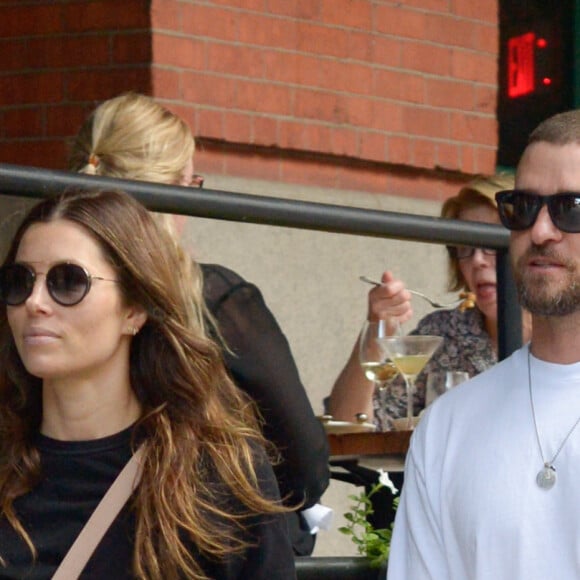 Exclusif - Jessica Biel et son mari Justin Timberlake sont allés diner avec des amis au restaurant Yves dans le quartier de Tribeca à Los Angeles, le 25 août 2019