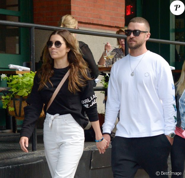 Exclusif - Jessica Biel et son mari Justin Timberlake sont allés diner avec des amis au restaurant Yves dans le quartier de Tribeca à Los Angeles, le 25 août 2019
