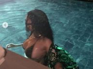 Rihanna : Bain de minuit en chemise et bikini