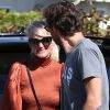 Laeticia Hallyday est allée déjeuner au restaurant MTN Venice avec sa mère Françoise Thibaut, son compagnon Pascal Balland et sa fille Mathilde à Los Angeles, le 19 octobre 2019.