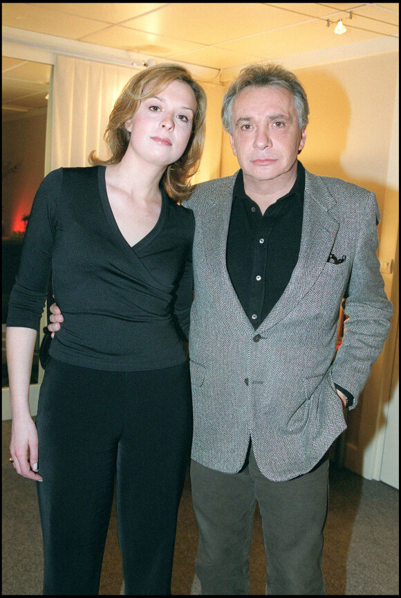Michel Sardou avec sa fille Cynthia à Bercy, le 30 janvier 2001. 