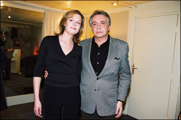 Michel Sardou et sa fille Cynthia à Bercy, le 30 janvier 2001. 