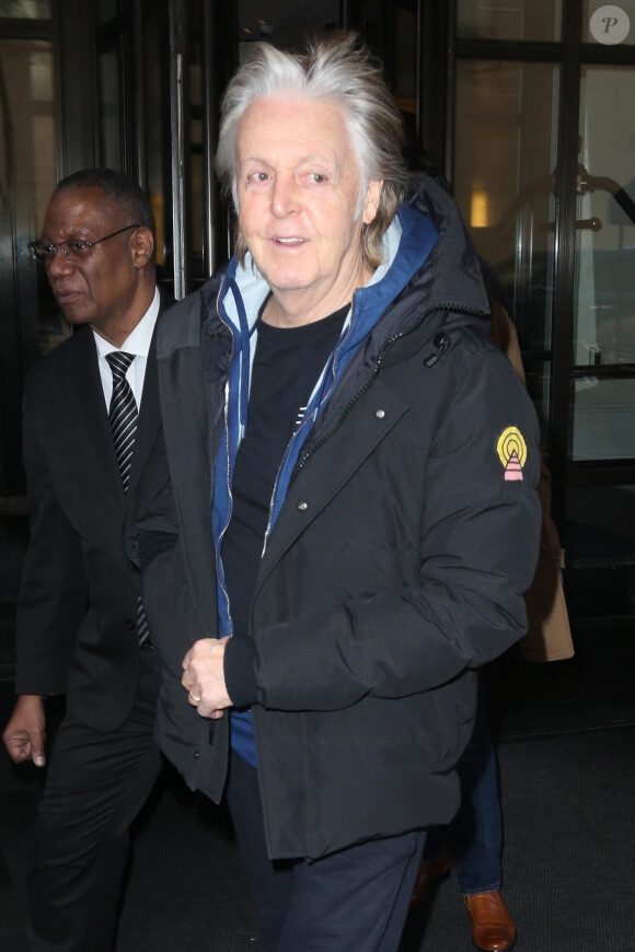 Sir Paul McCartney à la sortie d'un immeuble à New York, le 22 janvier 2019.