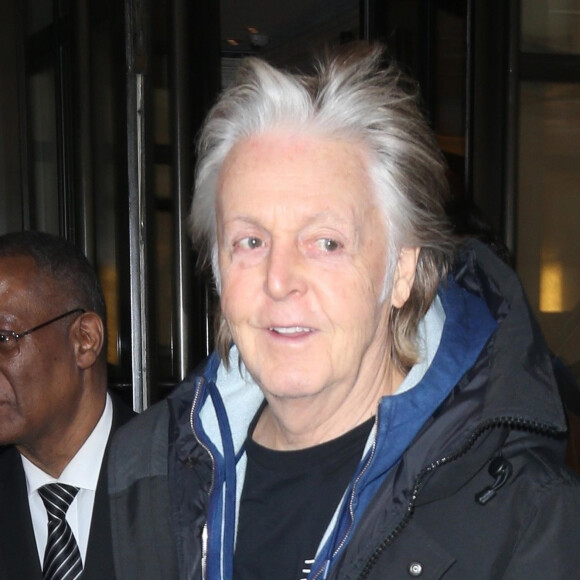 Sir Paul McCartney à la sortie d'un immeuble à New York, le 22 janvier 2019.