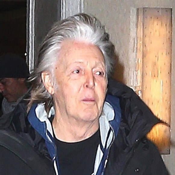 Sir Paul McCartney à la sortie d'un immeuble à New York, le 22 janvier 2019.
