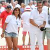 Jean-Luc Reichmann et sa femme Nathalie lors du trophée de pétanque "Sénéquier 209" sur la place des Lices à Saint-Tropez, Côte d'Azur, France, le 22 août 2019.