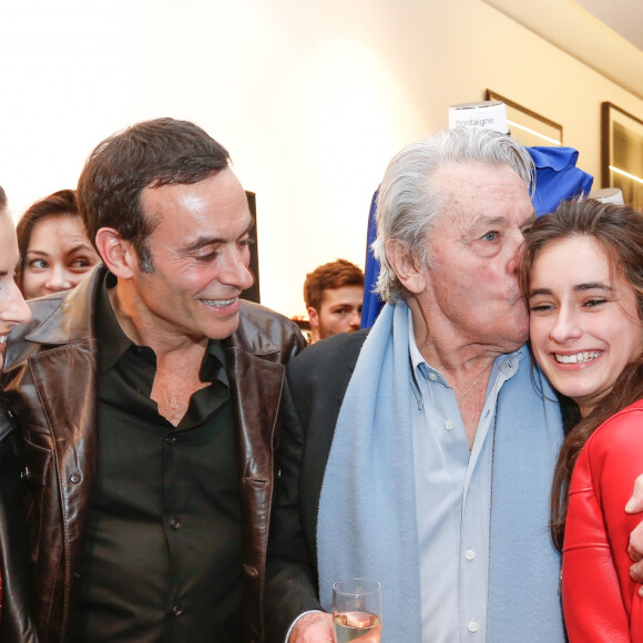 Exclusif - Alain Delon avec ses petites filles Loup et Liv et son fils Anthony Delon - Lancement de la marque de vêtements de cuir "Anthony Delon 1985" chez Montaigne Market à Paris. Le 7 mars 2017 © Philippe Doignon / Bestimage