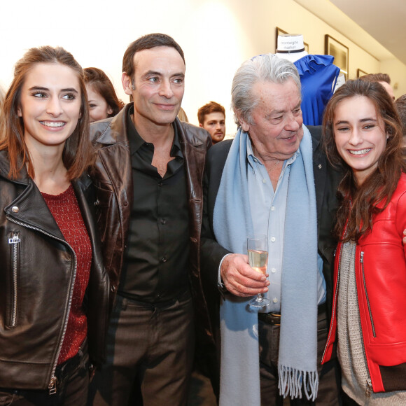 Exclusif - Alain Delon avec ses petites filles Loup et Liv et son fils Anthony Delon - Lancement de la marque de vêtements de cuir "Anthony Delon 1985" chez Montaigne Market à Paris. Le 7 mars 2017 © Philippe Doignon / Bestimage