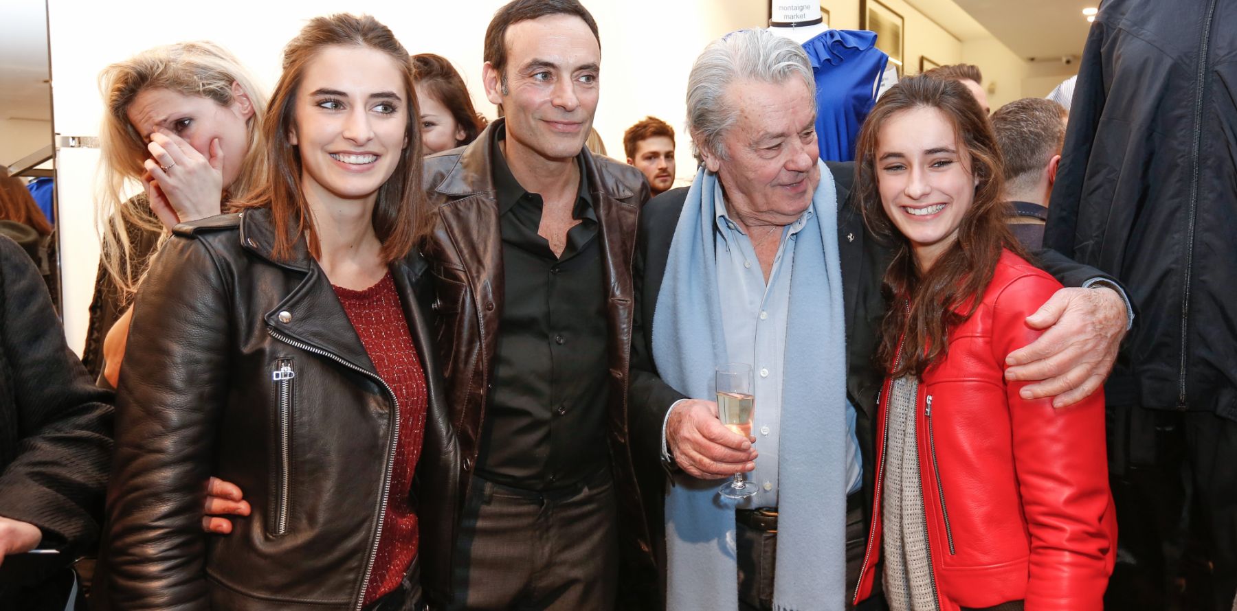 Anthony Delon avec ses filles Loup et Liv : photo de famille et joli ...