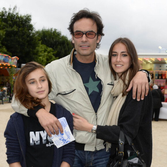 Anthony Delon avec ses filles Liv et Loup - Inauguration de la fete foraine des Tuileries a Paris le 28 juin 2013.