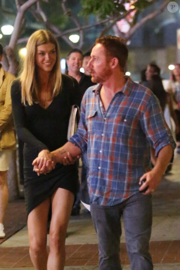 Exclusif - Adrianne Palicki et Scott Grimes se tiennent la main alors qu'ils quittent l'Hôtel Hard Rock pendant le Comic-Con 2018 à San Diego, le 22 juillet 2018.