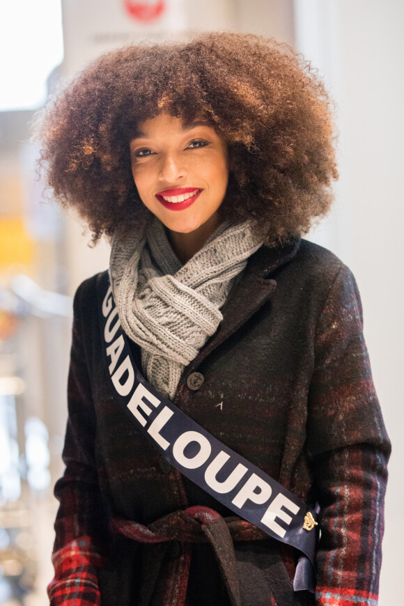 Miss Guadeloupe: Ophély Mézino - Les candidates à l'éléction de Miss France 2019 s'envolent pour l'Ile Maurice à l'aéroport Roissy CDG le 20 novembre 2018. © Cyril Moreau / Bestimage