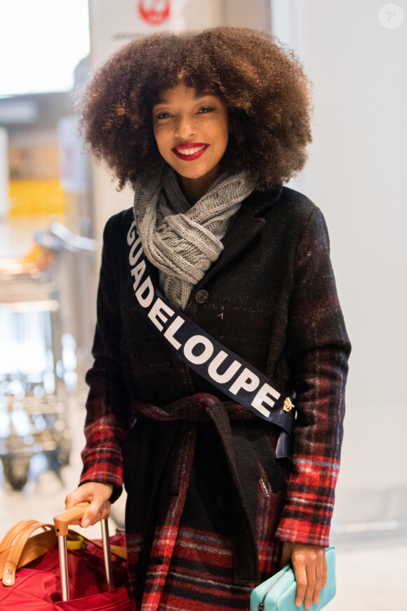 Miss Guadeloupe: Ophély Mézino - Les candidates à l'éléction de Miss France 2019 s'envolent pour l'Ile Maurice à l'aéroport Roissy CDG le 20 novembre 2018. © Cyril Moreau / Bestimage