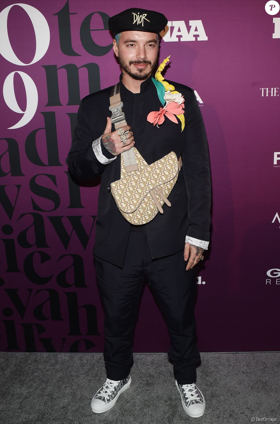J Balvin, habillé en Dior (collection homme automne 2020), assiste aux FN Achievement Awards 2019 à l&#039;IAC Building. New York, le 3 décembre 2019.