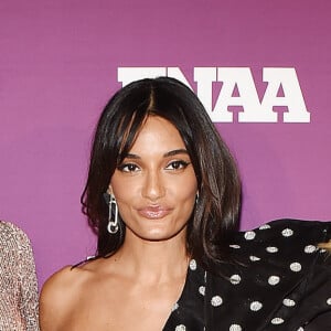 Nicky Hilton Rothschild, la créatrice Amina Muaddi et Paris Hilton assistent aux FN Achievement Awards 2019 à l'IAC Building. New York, le 3 décembre 2019.