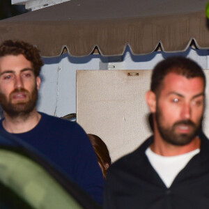 Exclusif - Emma Stone et son compagnon Dave McCary sont allés dîner dans le restaurant Giorgio Baldi à Santa Monica, le 8 août 2019.