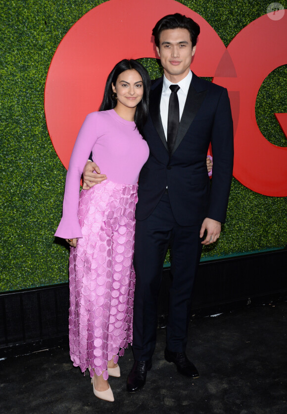 Camila Mendes, Charles Melton au photocall de la soirée des "GQ Men Of The Year 2018" à l'hôtel "Beverly Hilton" à Beverly Hills. Los Angeles, le 6 décembre 2018.