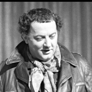 Coluche avec son fils Romain Colucci sur scène en 1980.