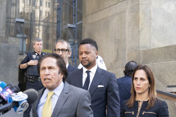 Cuba Gooding Jr. avec son avocat Mark Heller à la sortie du tribunal de Manhattan après son procès devant la Cour Suprême de New York, le 15 octobre 2019.