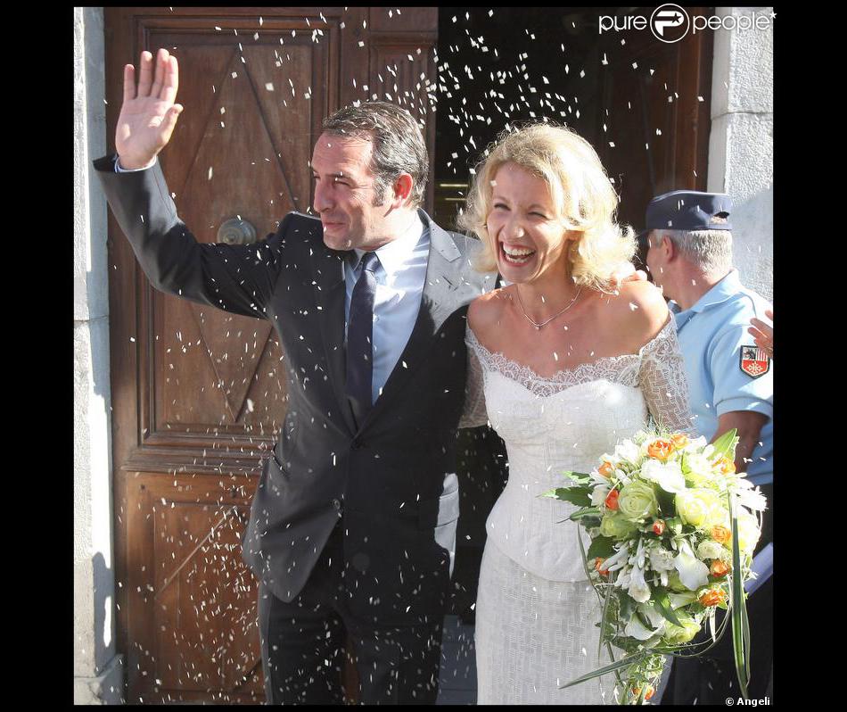 Léana garde son sourire et sa joie de vivre. Mariage de Jean Dujardin et Alexandra Lamy. 25/07/09 ...