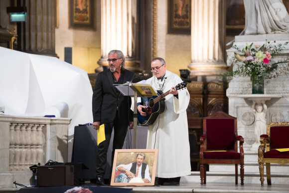 Père Jaffré - Messe en hommage à Johnny Hallyday en l'église La Madeleine à Paris, deux ans après sa mort. Le 9 décembre 2019 © Tiziano Da Silva / Bestimage