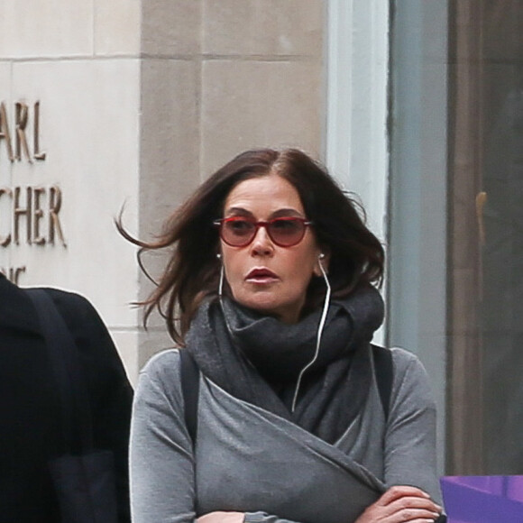 Exclusif - Teri Hatcher se promène dans les rues de New York le 9 mai 2019.