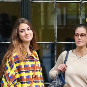 Exclusif - Teri Hatcher et sa fille Emerson Tenney se baladent dans les rues de New York, le 17 mai 2019.