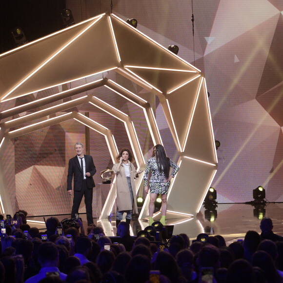 Exclusif - Antoine de Caunes, José Garcia, Florence Foresti (humoriste de l'année) lors de la cérémonie de la 1ère édition des "Olympia Awards" (cérémonie récompensant des artistes de la musique et de l'humour, présentée par A. de Caunes) à l'Olympia. Paris, le 11 décembre 2019. © Gorassini-Tribeca/Bestimage