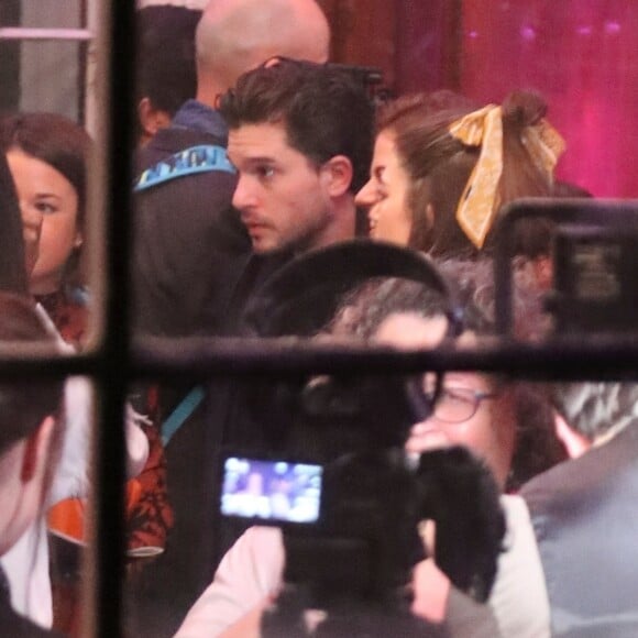 Kit Harington et sa femme Rose Leslie quittent l'église St Botolph-without-Bishopsgate à l'issue de la soirée de chants de Noël de l'association "MS Society". Londres, le 10 décembre 2019.