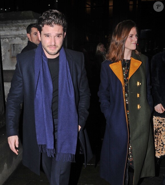 Kit Harington et sa femme Rose Leslie quittent l'église St Botolph-without-Bishopsgate à l'issue de la soirée de chants de Noël de l'association "MS Society". Londres, le 10 décembre 2019.