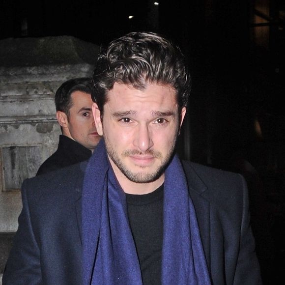 Kit Harington et sa femme Rose Leslie quittent l'église St Botolph-without-Bishopsgate à l'issue de la soirée de chants de Noël de l'association "MS Society". Londres, le 10 décembre 2019.