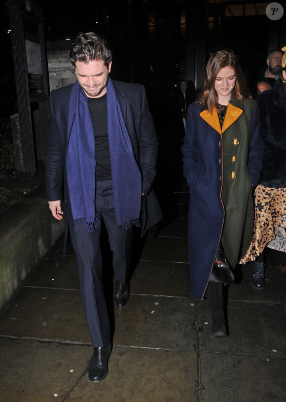 Kit Harington et sa femme Rose Leslie quittent l'église St Botolph-without-Bishopsgate à l'issue de la soirée de chants de Noël de l'association "MS Society". Londres, le 10 décembre 2019.